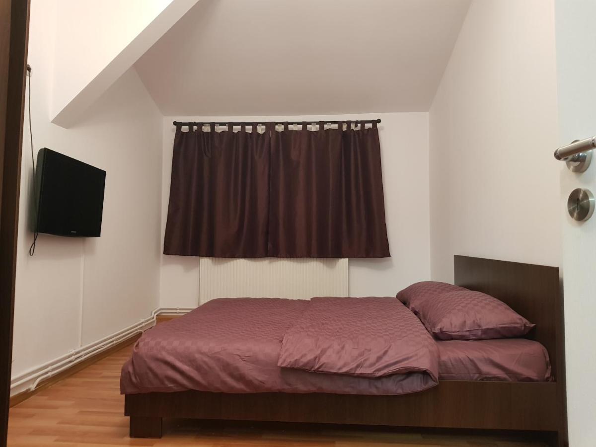 Diane'S Apartament Sibiu Esterno foto