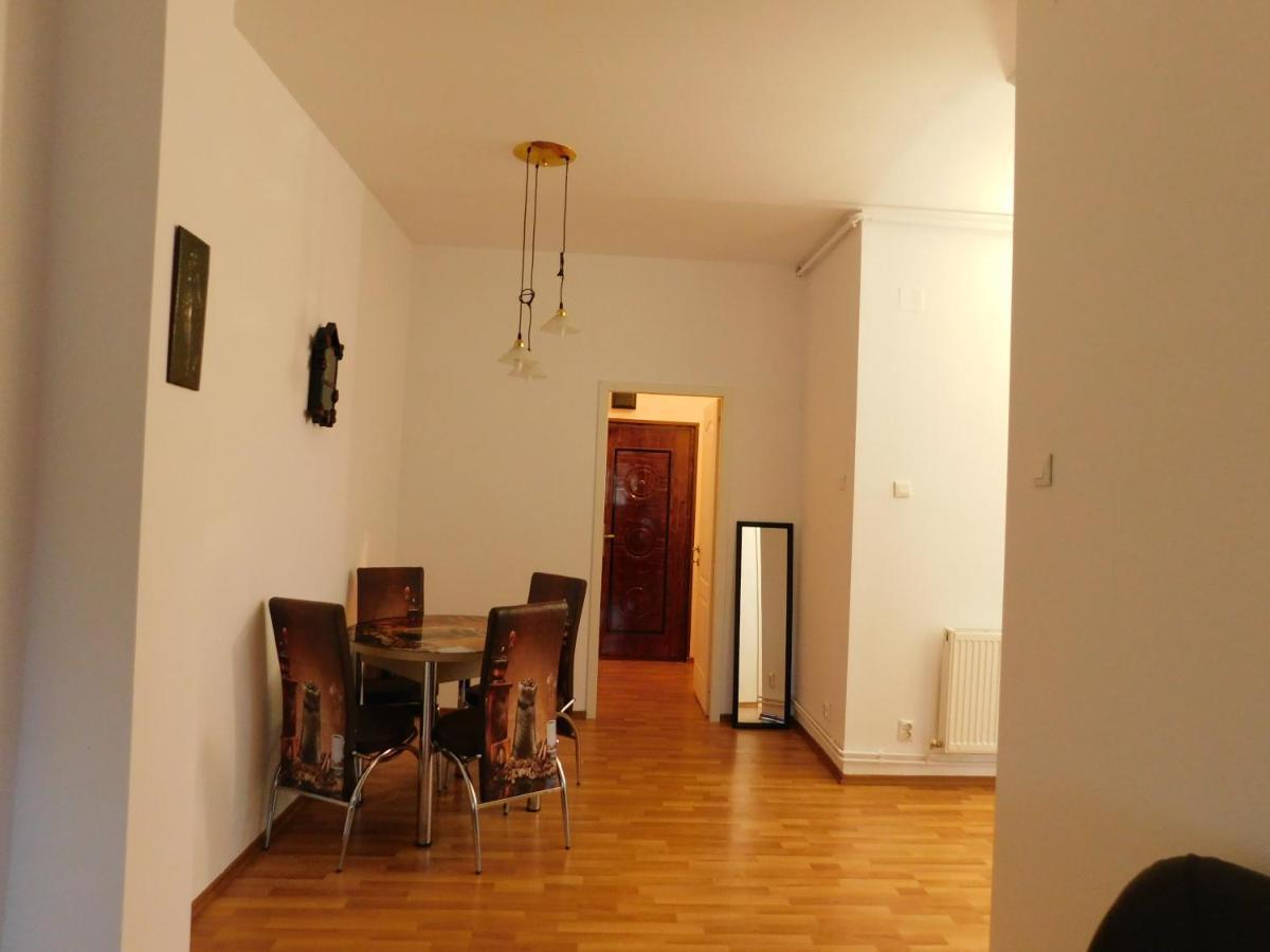 Diane'S Apartament Sibiu Esterno foto